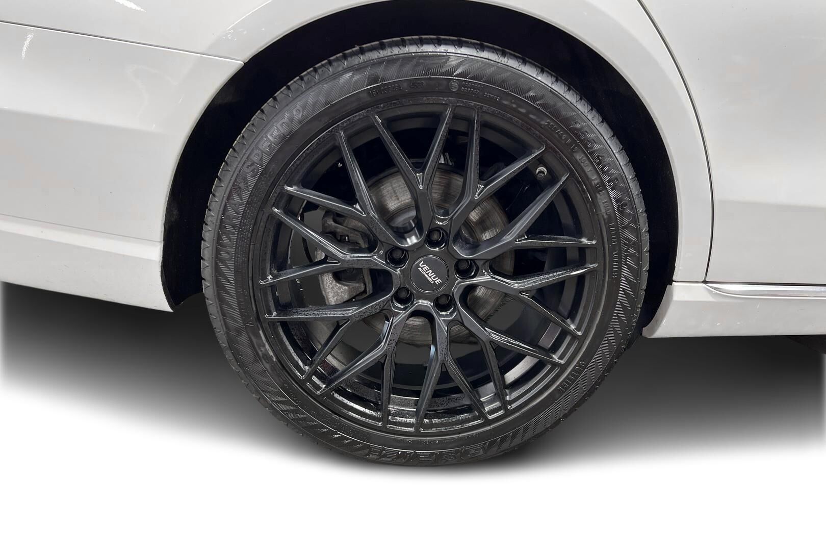 MERCEDES-BENZ E iso kuva 10