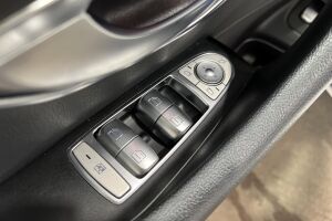 MERCEDES-BENZ E esikatselu 13