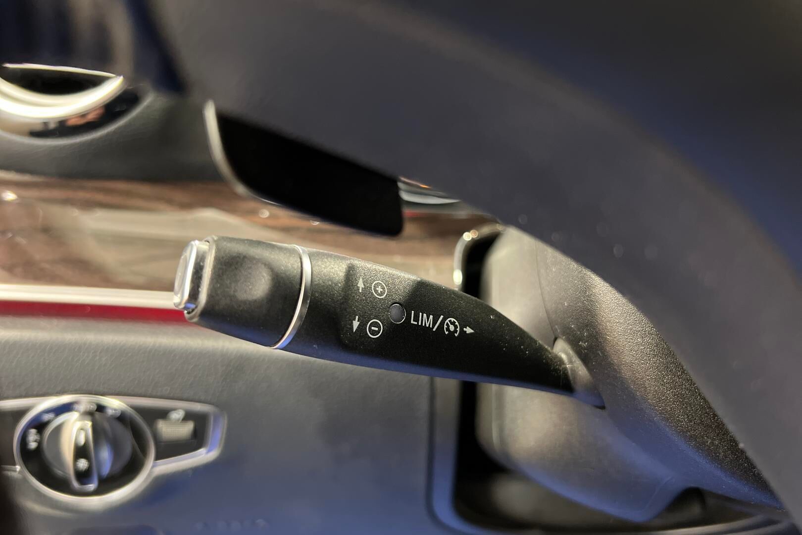 MERCEDES-BENZ E iso kuva 16