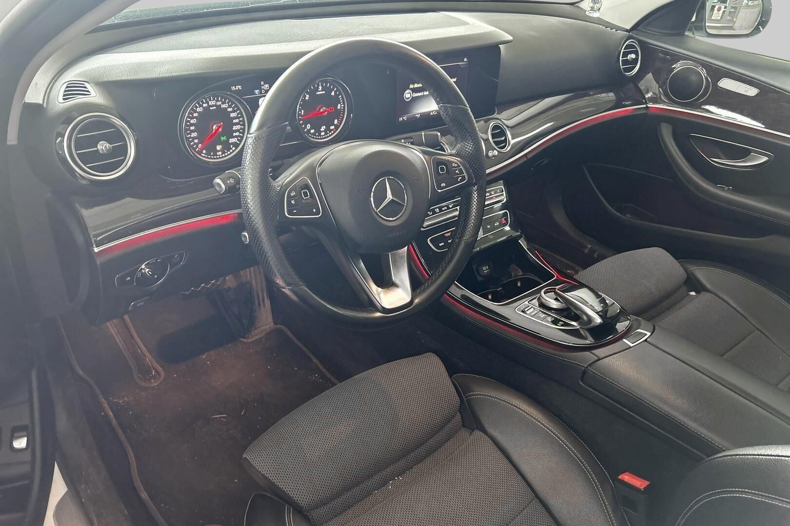 MERCEDES-BENZ E iso kuva 2