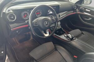 MERCEDES-BENZ E esikatselu 2