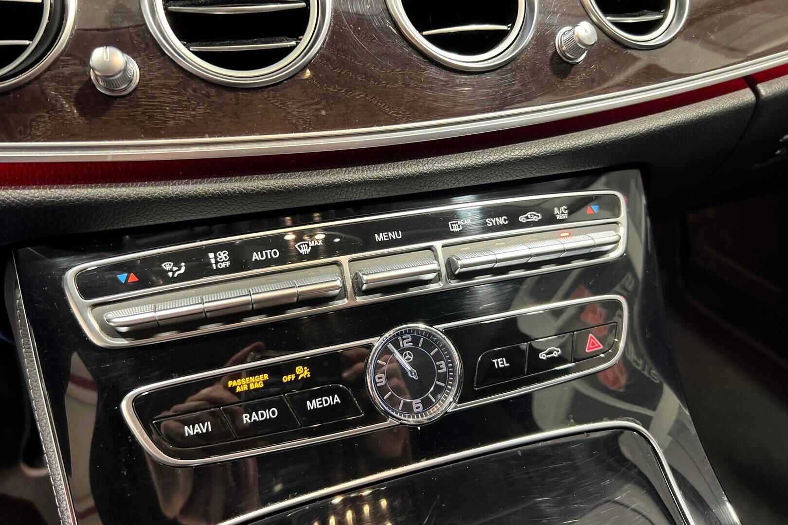 MERCEDES-BENZ E iso kuva 21