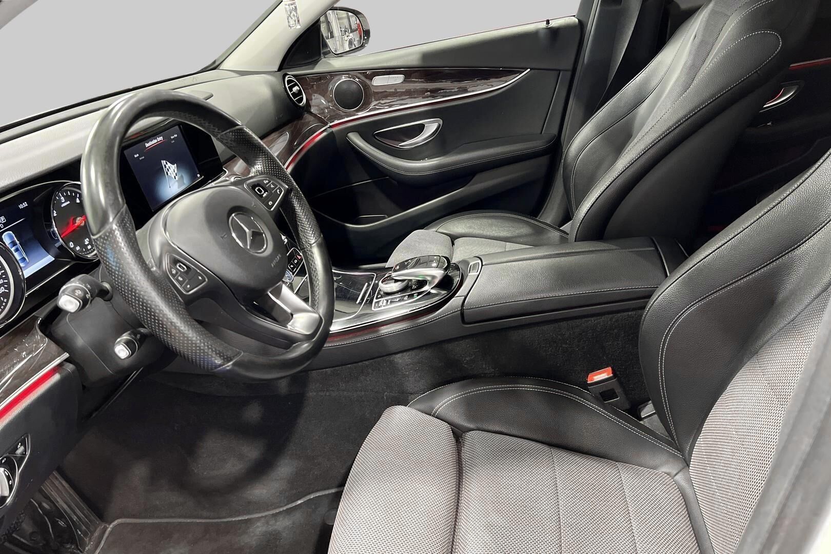 MERCEDES-BENZ E iso kuva 7