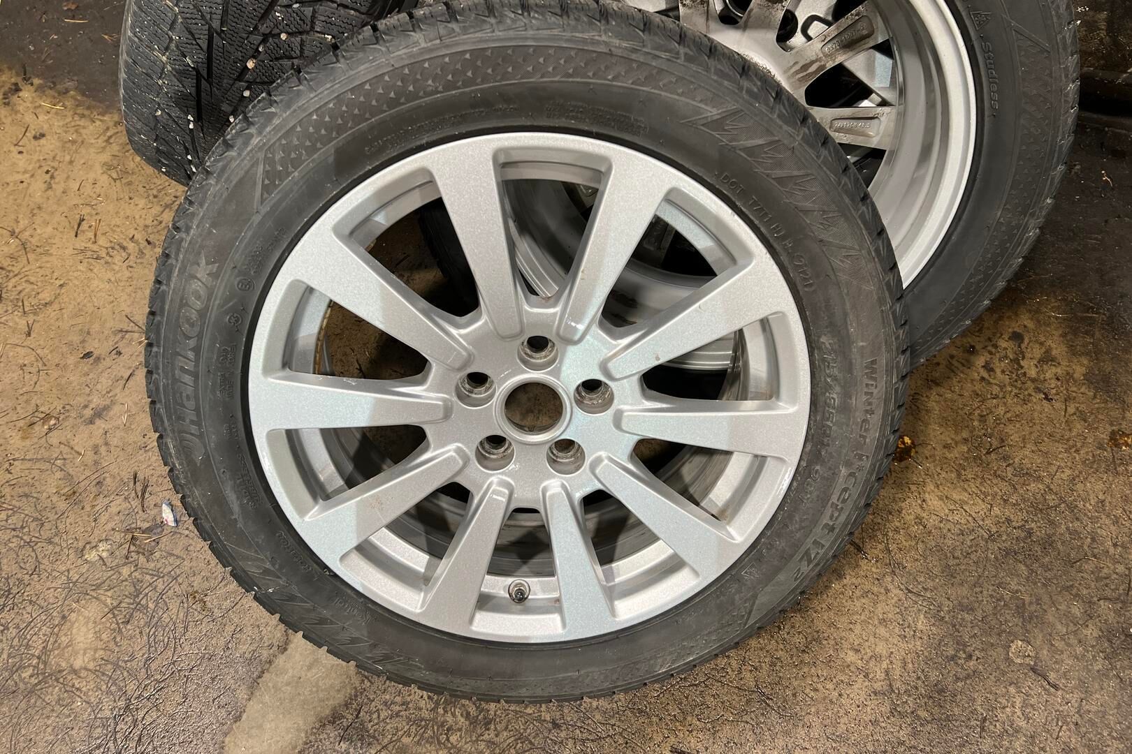 Jaguar XE iso kuva 14