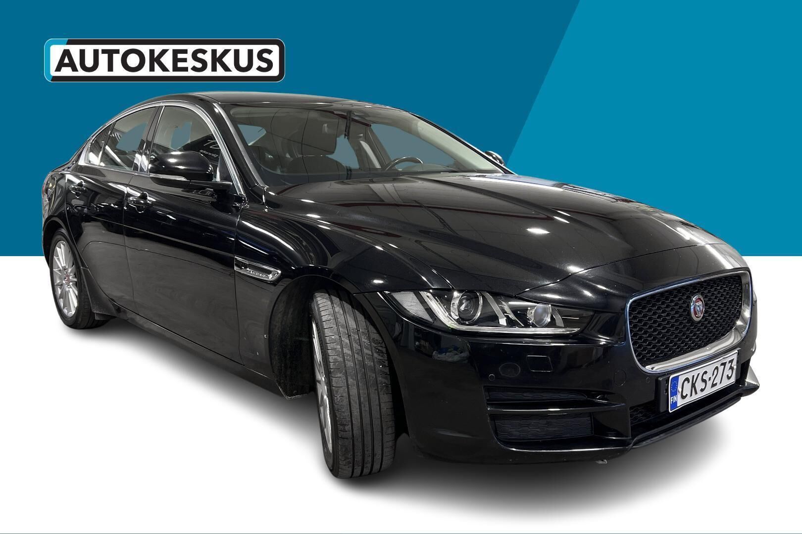 Jaguar XE iso kuva 3