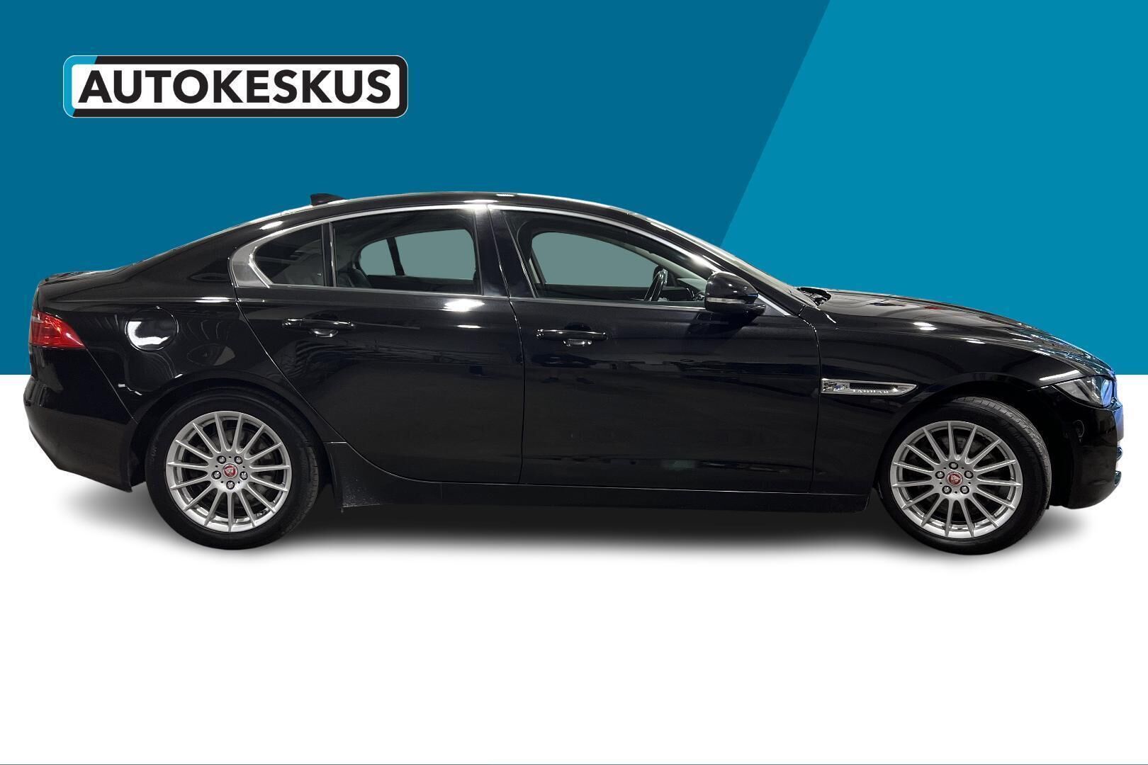 Jaguar XE iso kuva 4