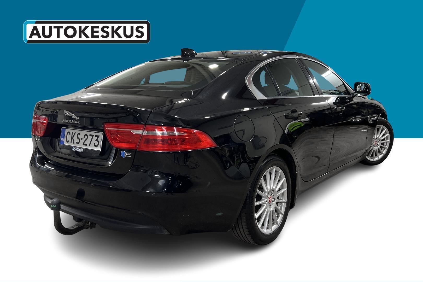 Jaguar XE iso kuva 5