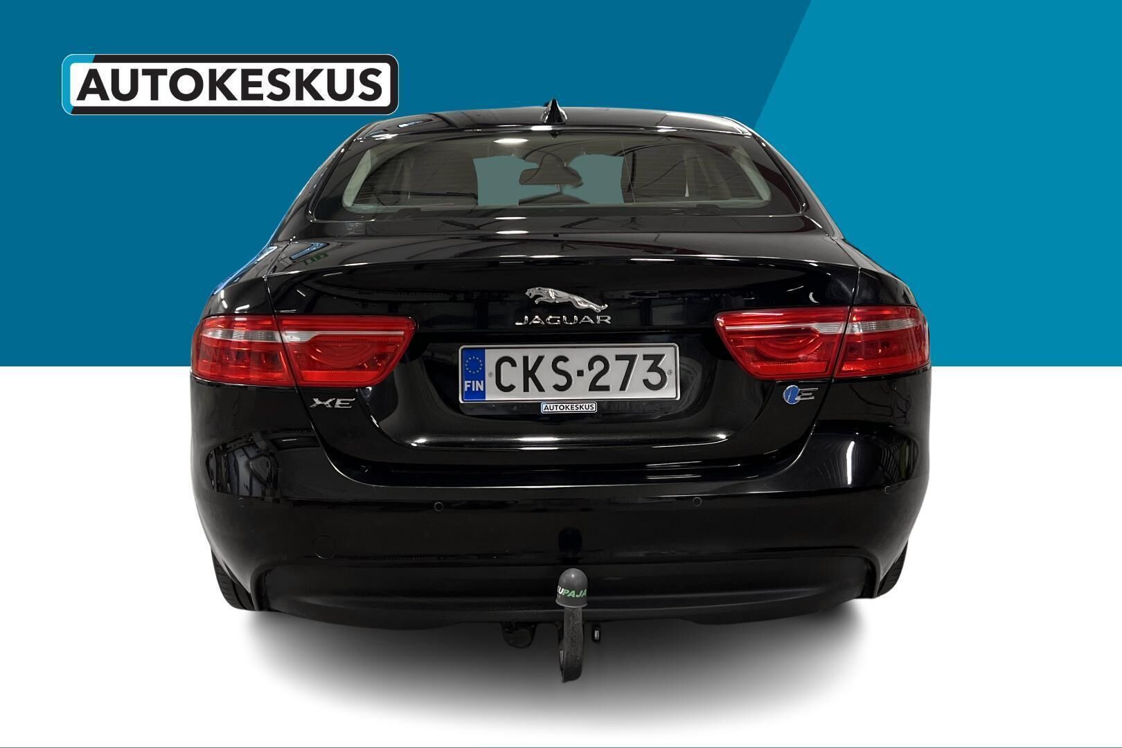 Jaguar XE iso kuva 6