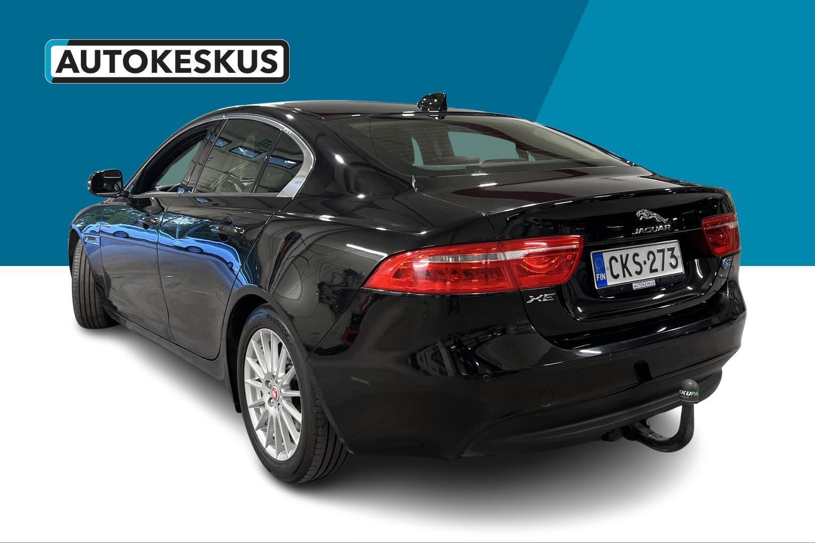 Jaguar XE iso kuva 7