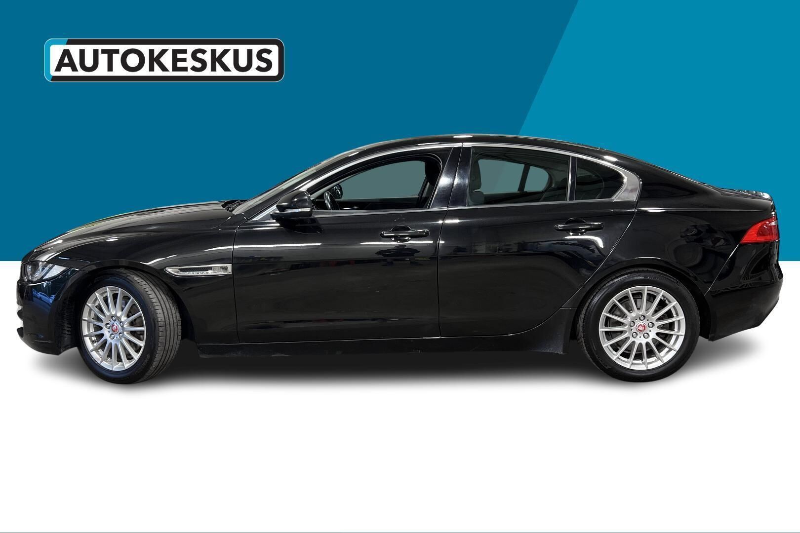Jaguar XE iso kuva 8