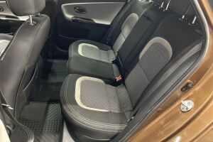 Kia cee'd esikatselu 10