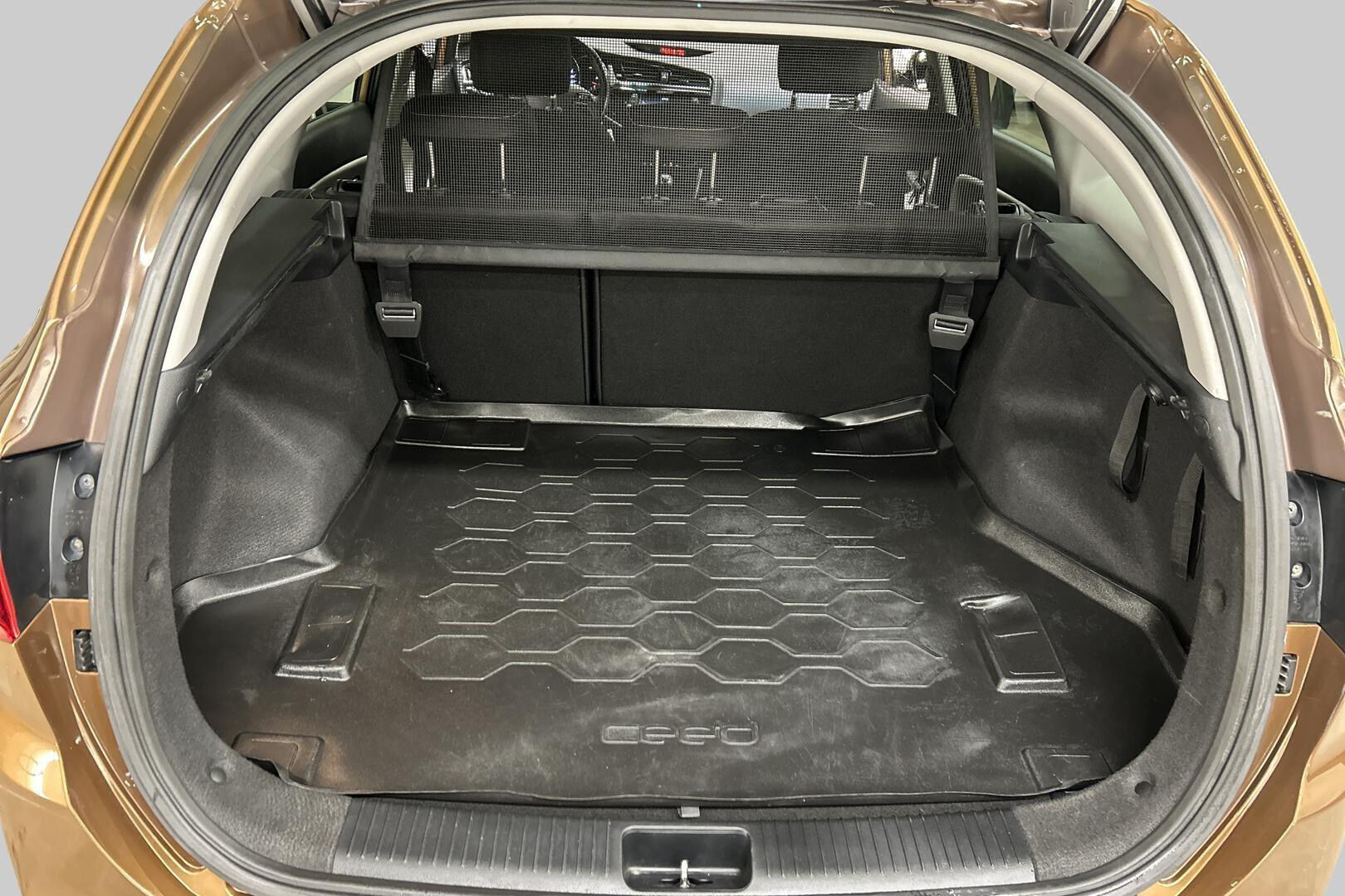 Kia cee'd iso kuva 12