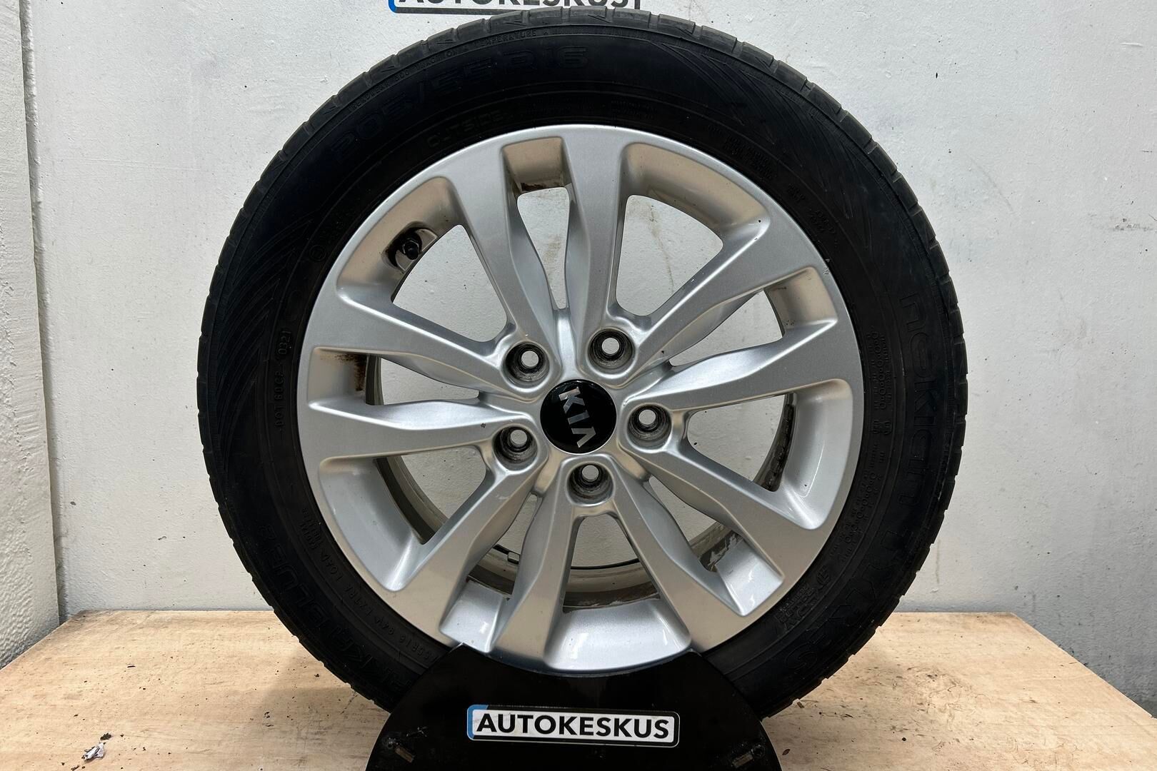 Kia cee'd iso kuva 13