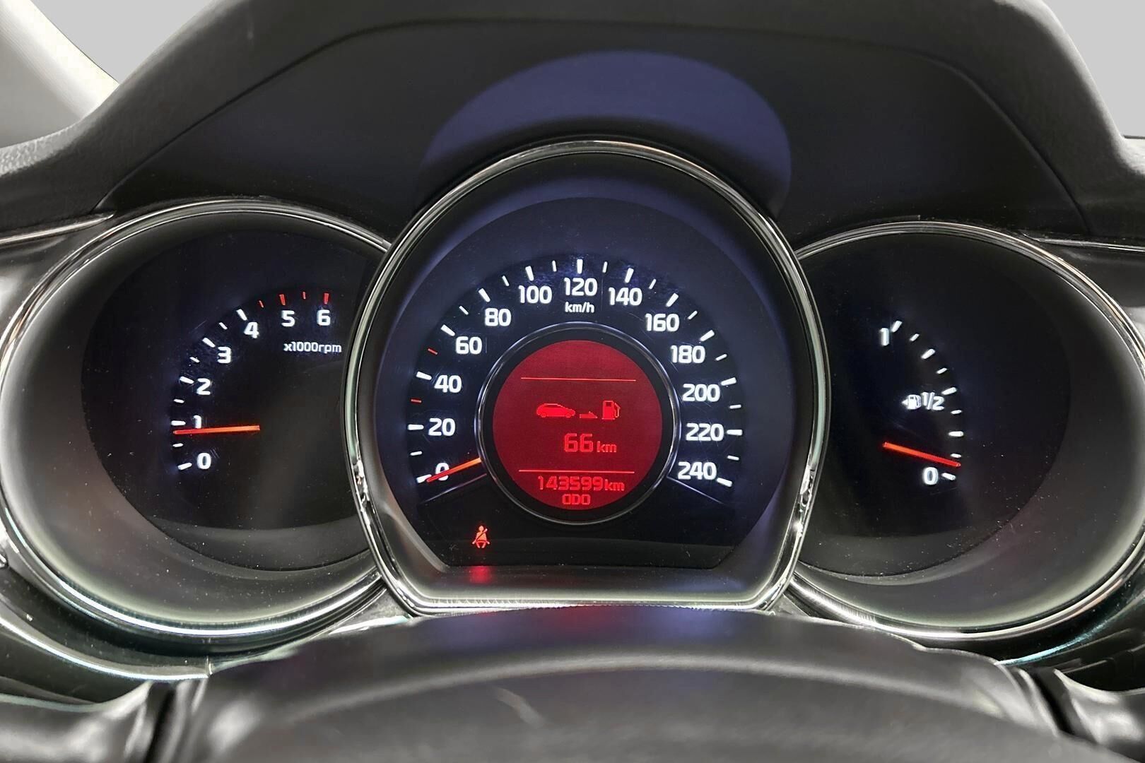 Kia cee'd iso kuva 14