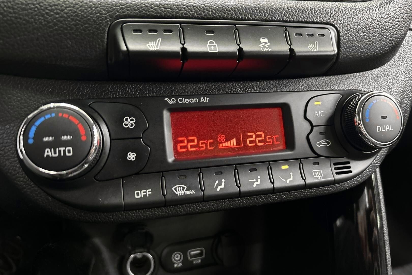 Kia cee'd iso kuva 16