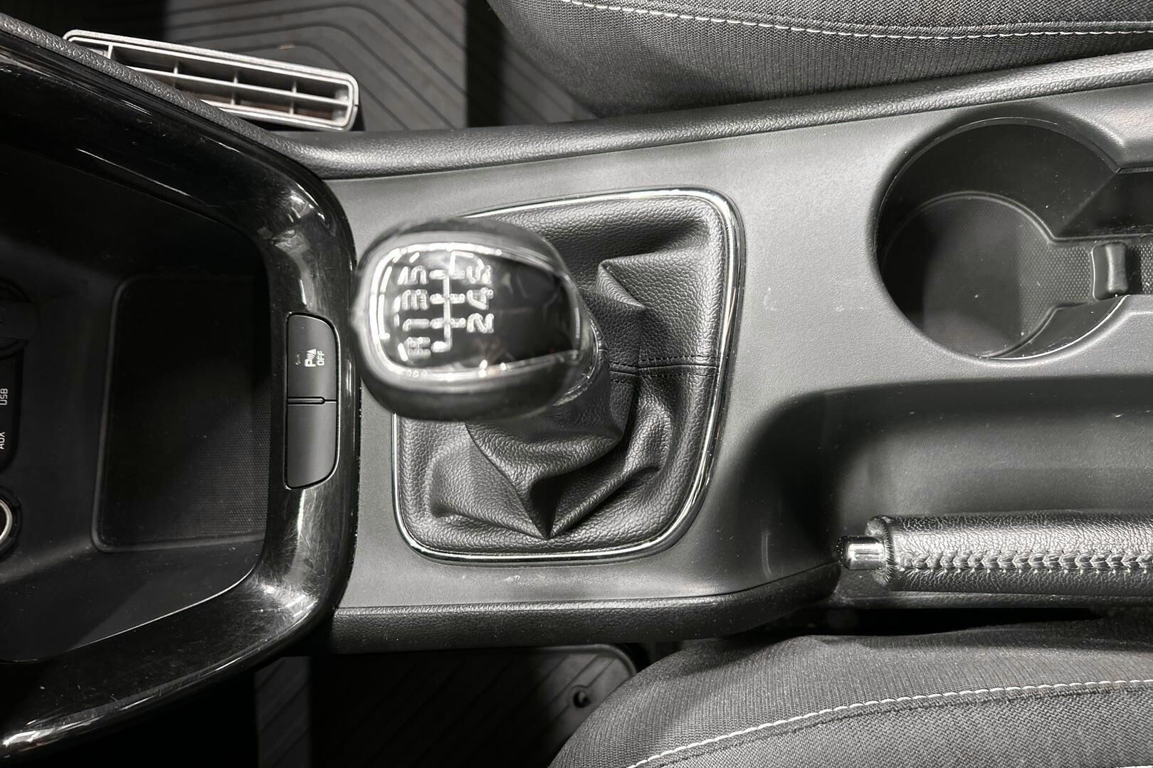 Kia cee'd iso kuva 18