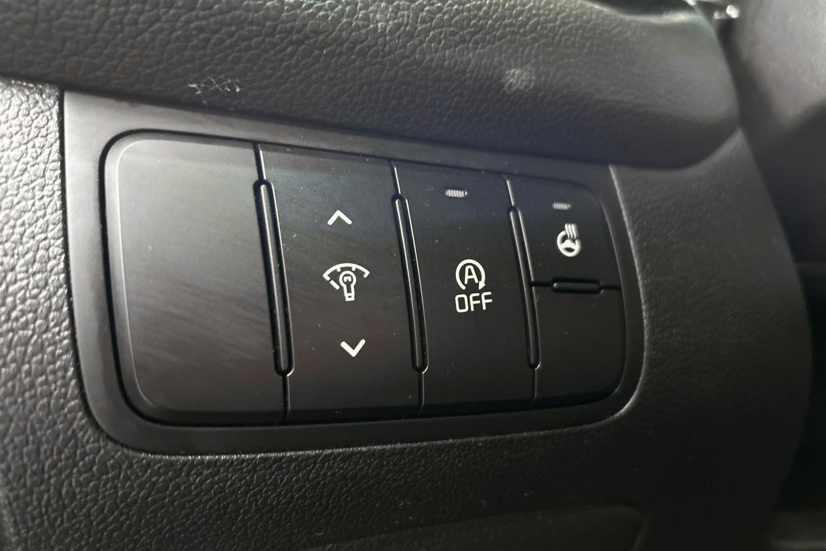 Kia cee'd iso kuva 20