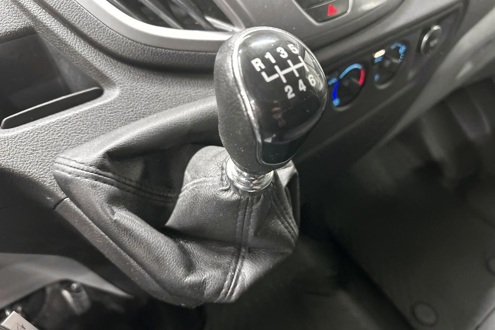 Ford Transit iso kuva 21