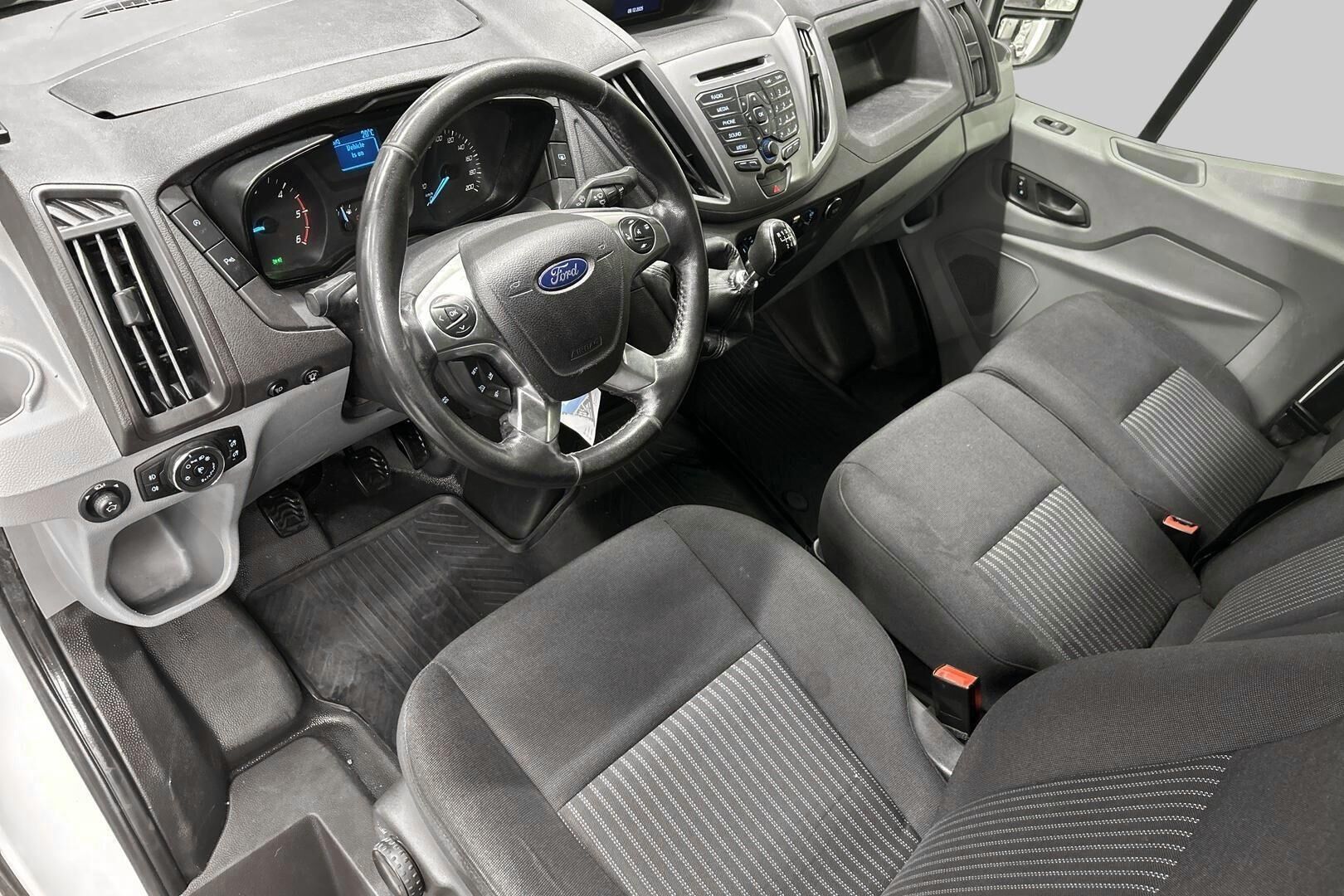 Ford Transit iso kuva 9