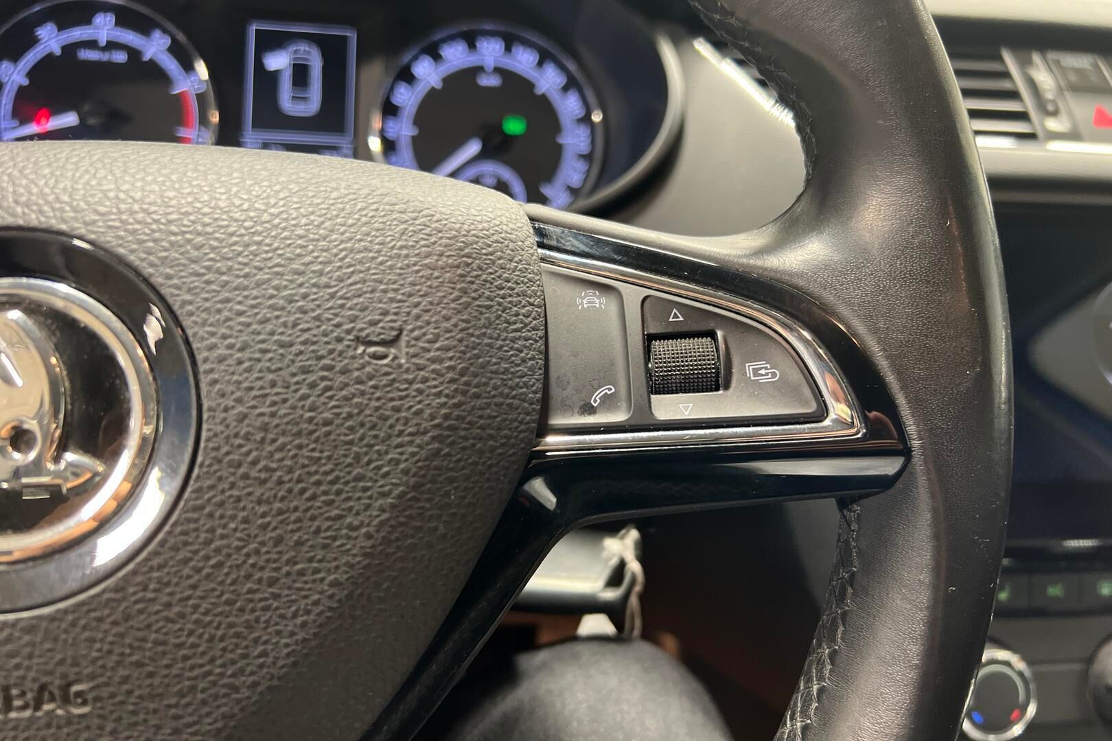 Skoda Octavia iso kuva 15