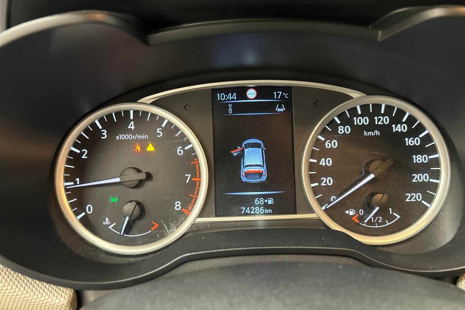 Nissan Micra iso kuva 18