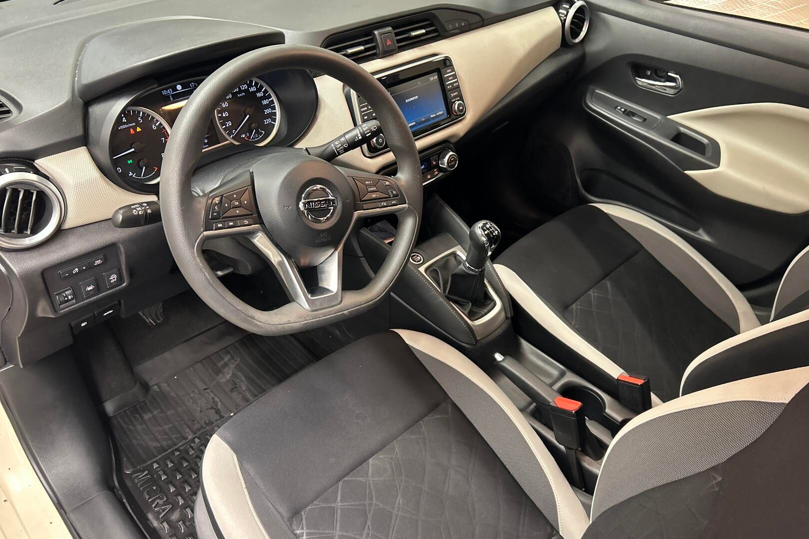 Nissan Micra iso kuva 9