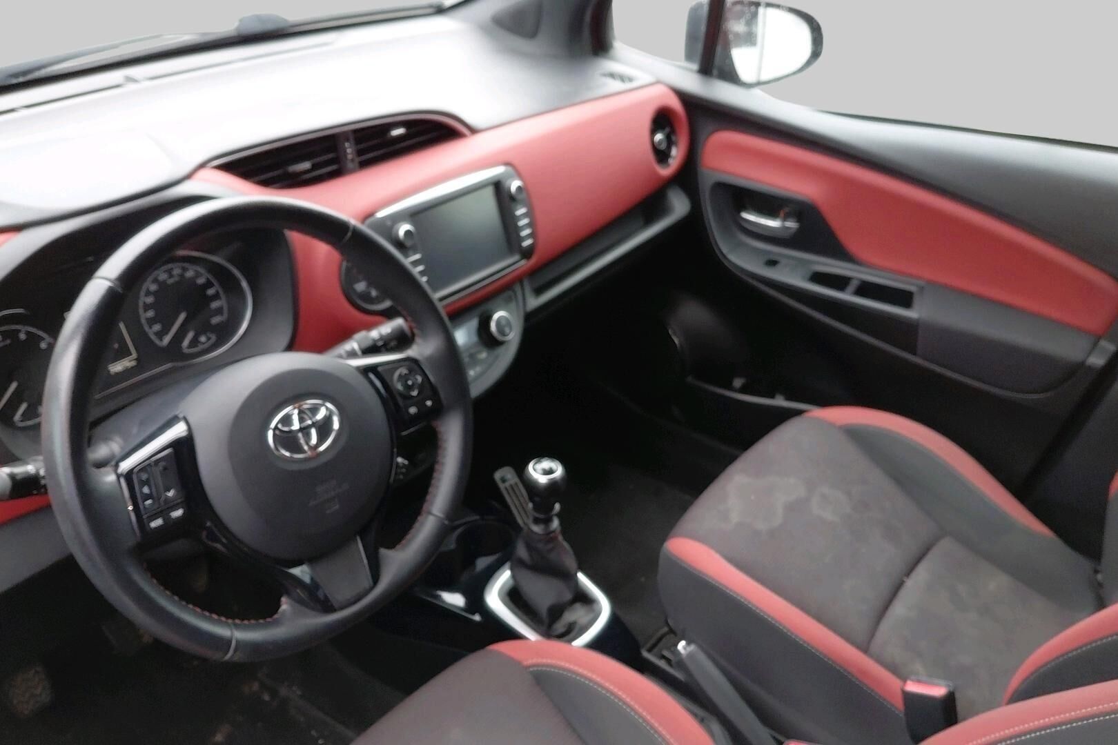 Toyota Yaris iso kuva 1