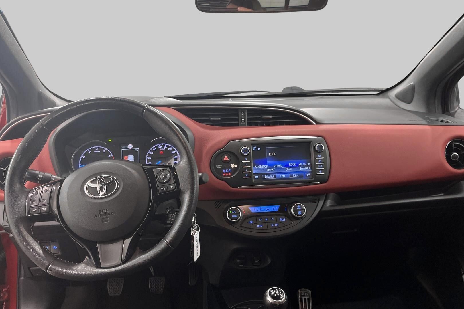 Toyota Yaris iso kuva 7