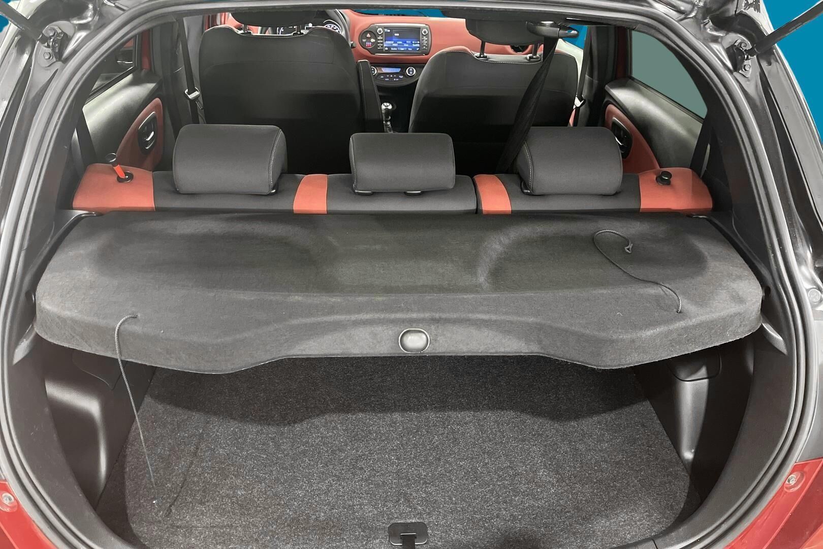Toyota Yaris iso kuva 8