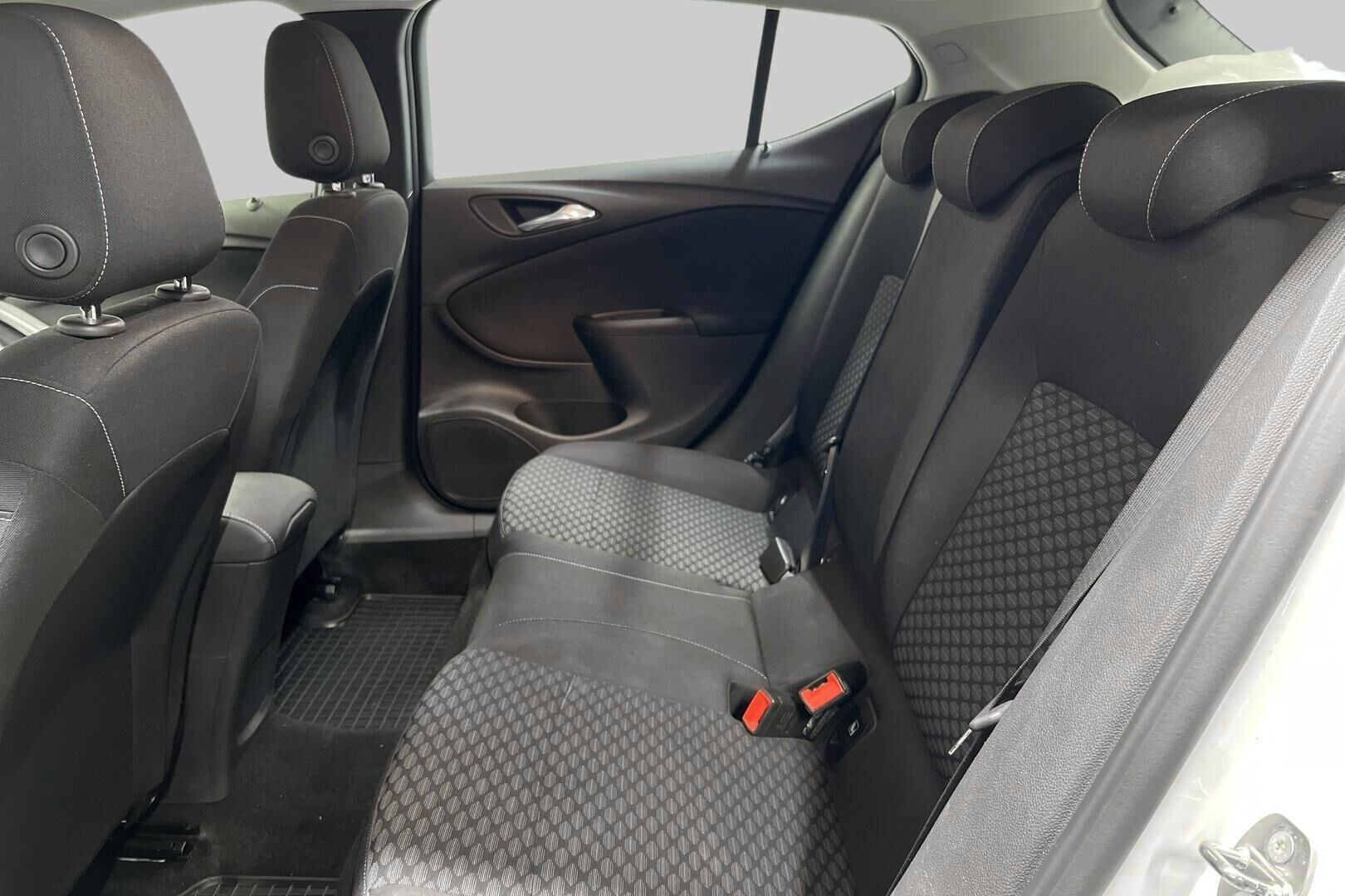 Opel Astra iso kuva 10