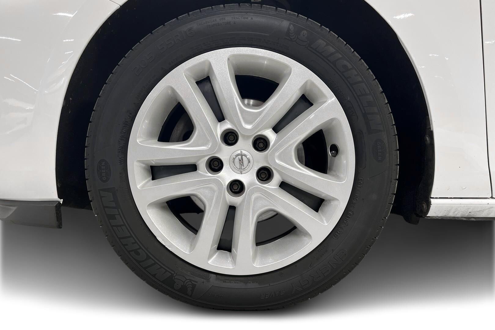 Opel Astra iso kuva 13
