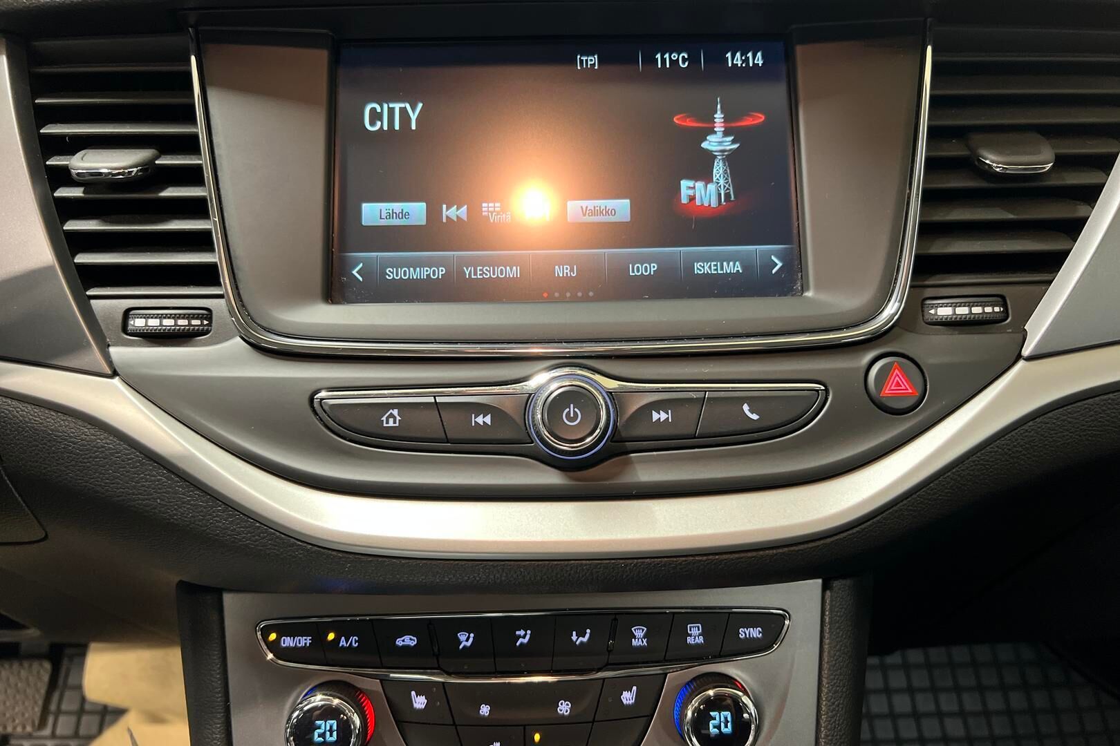 Opel Astra iso kuva 15