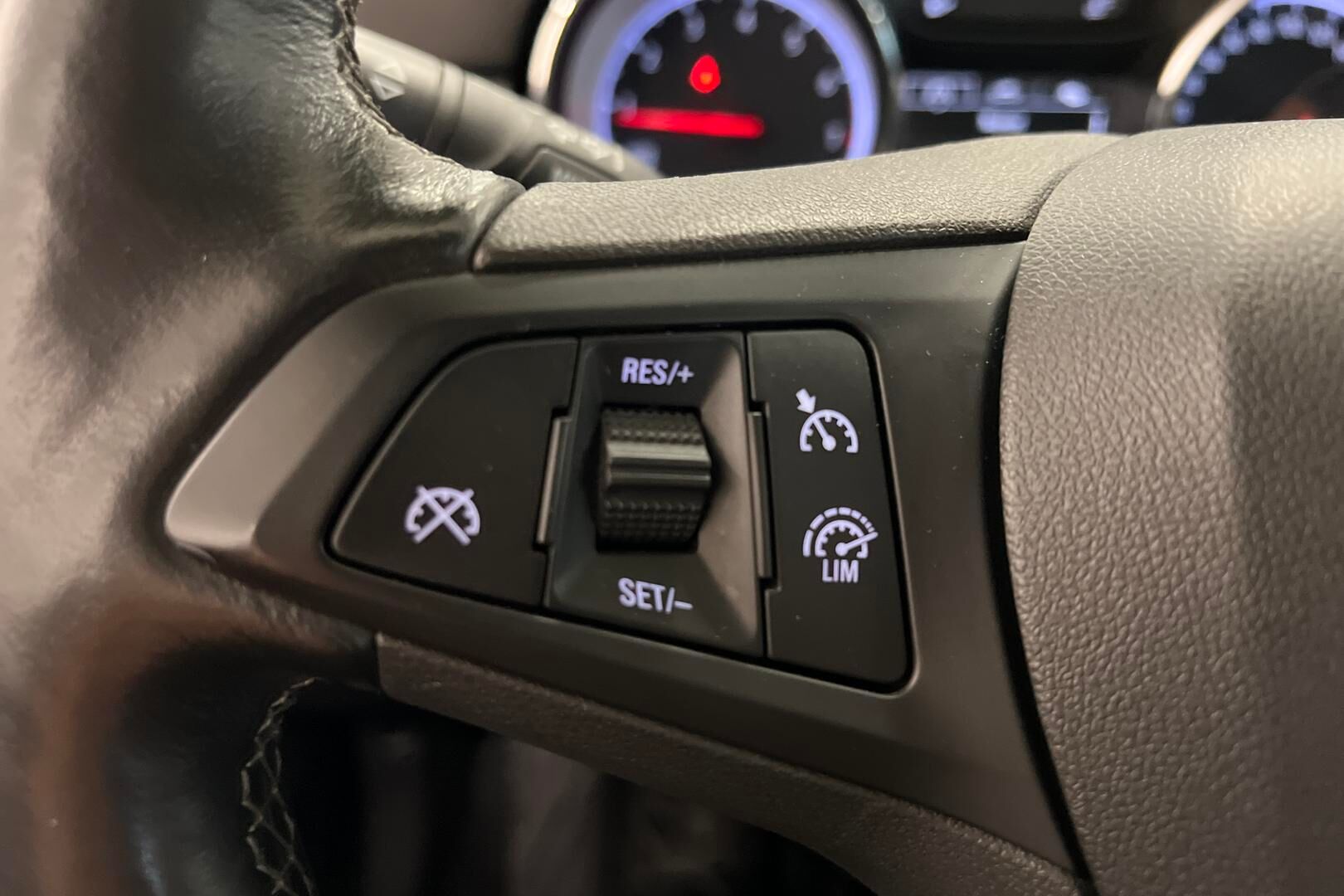 Opel Astra iso kuva 17