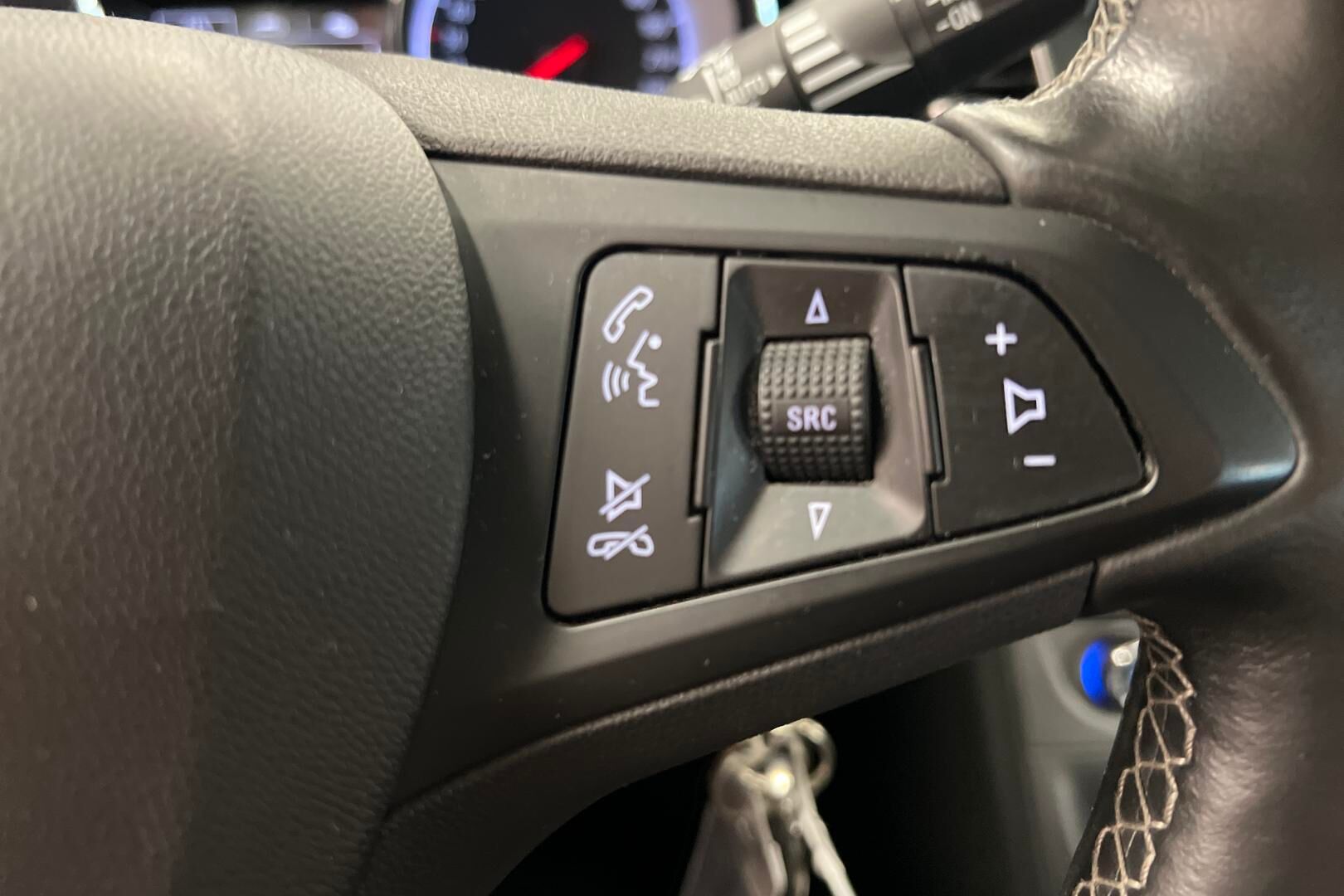 Opel Astra iso kuva 18