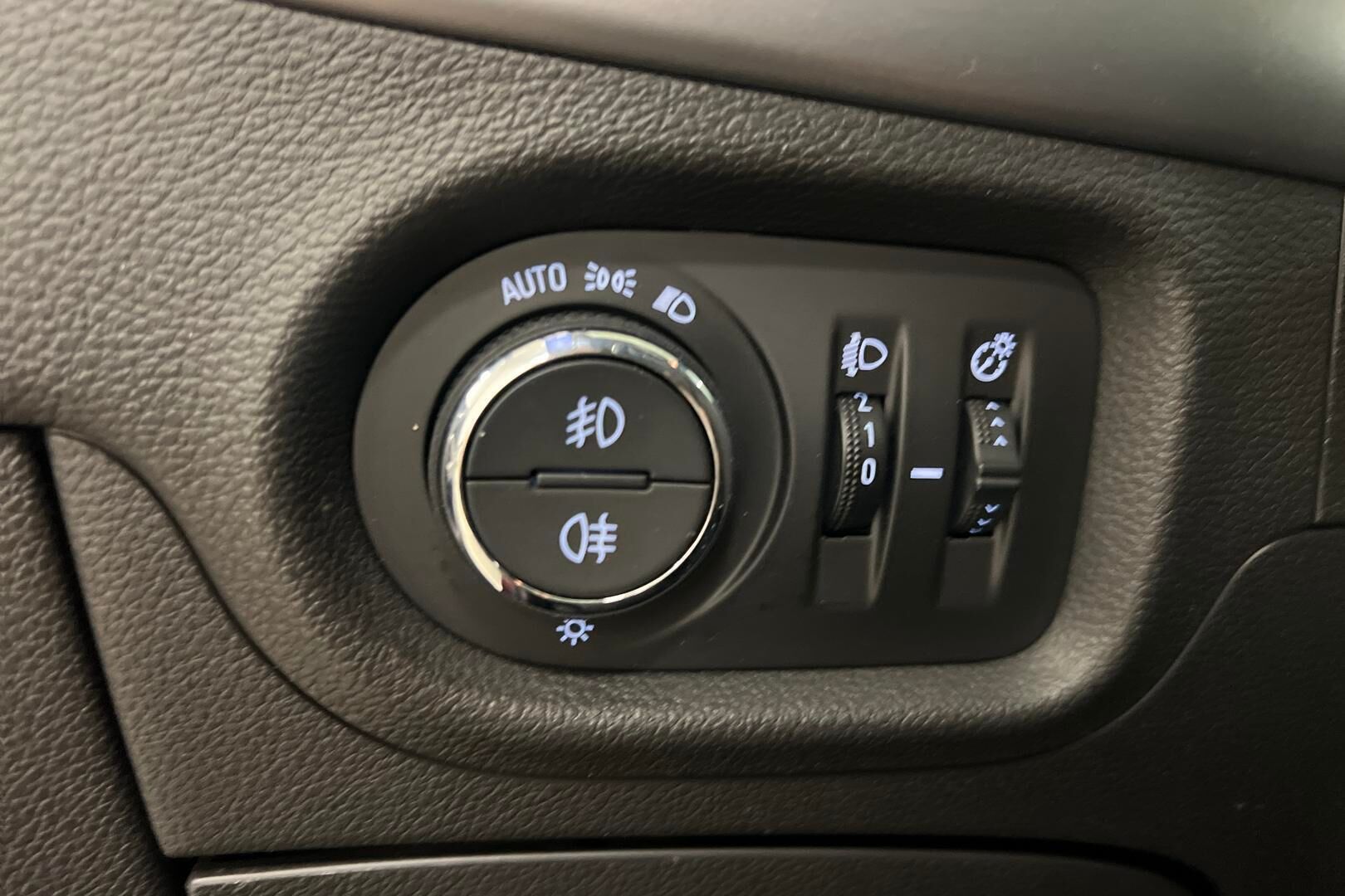 Opel Astra iso kuva 19