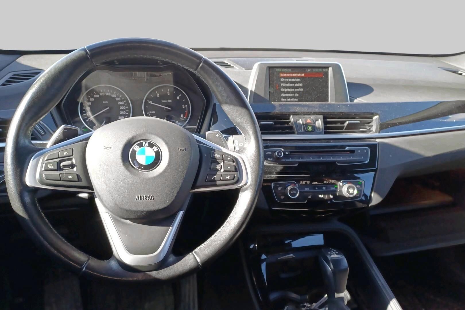 BMW X1 iso kuva 2