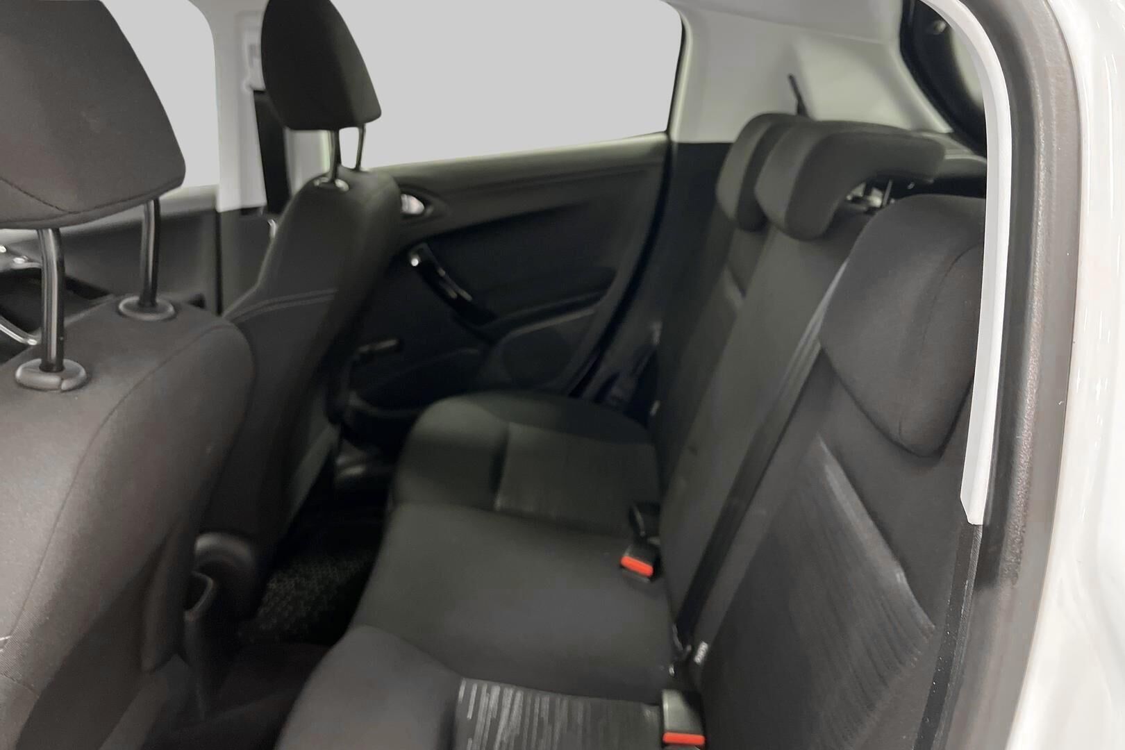 Peugeot 208 iso kuva 10