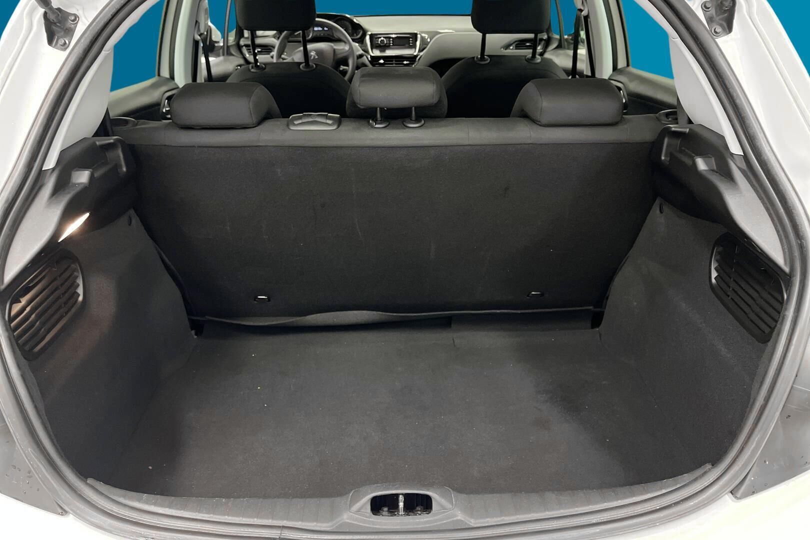 Peugeot 208 iso kuva 12