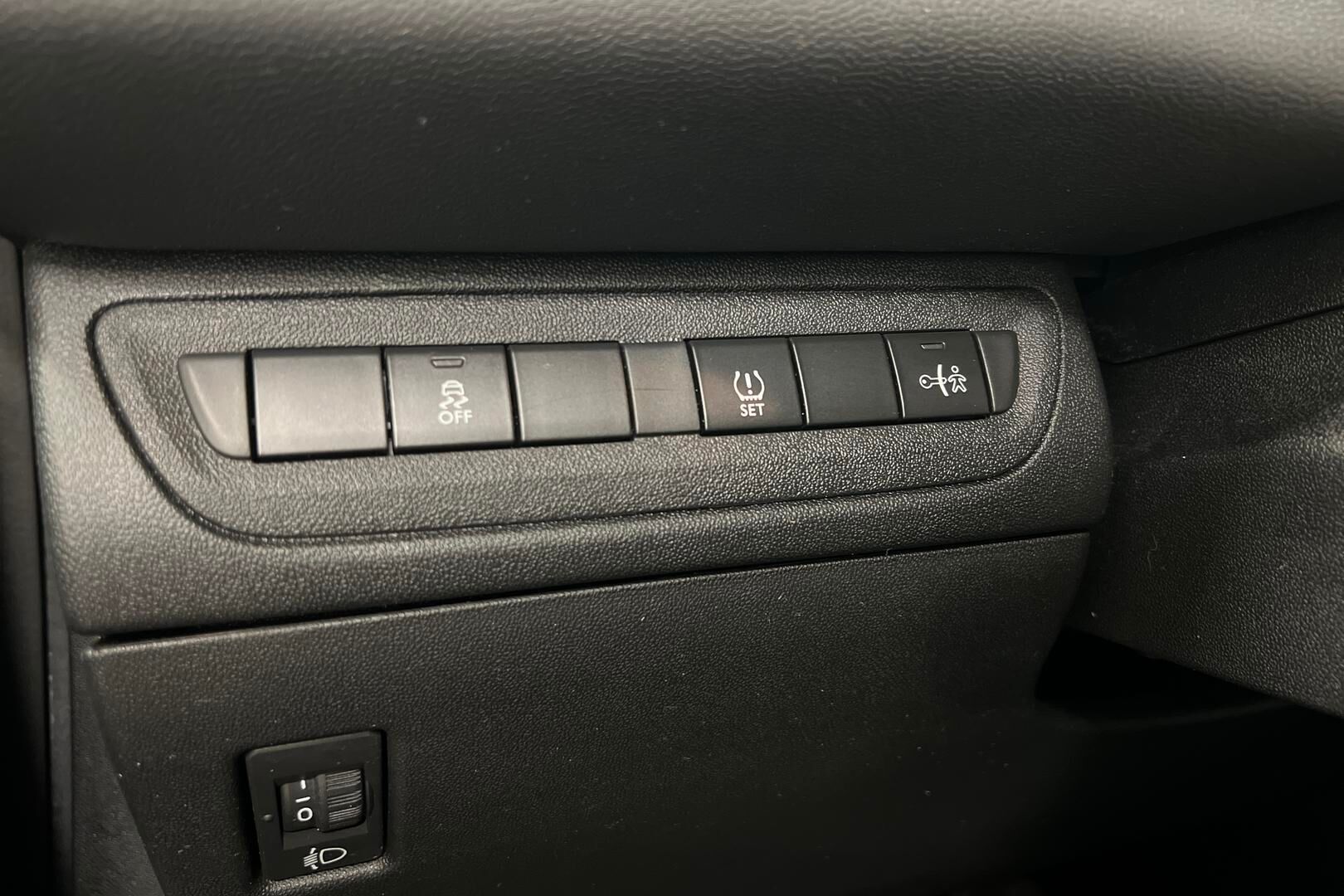 Peugeot 208 iso kuva 17