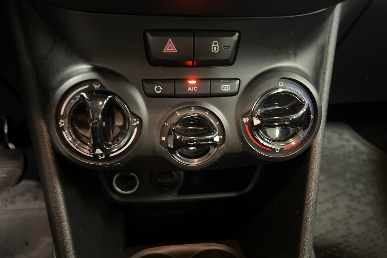 Peugeot 208 iso kuva 18