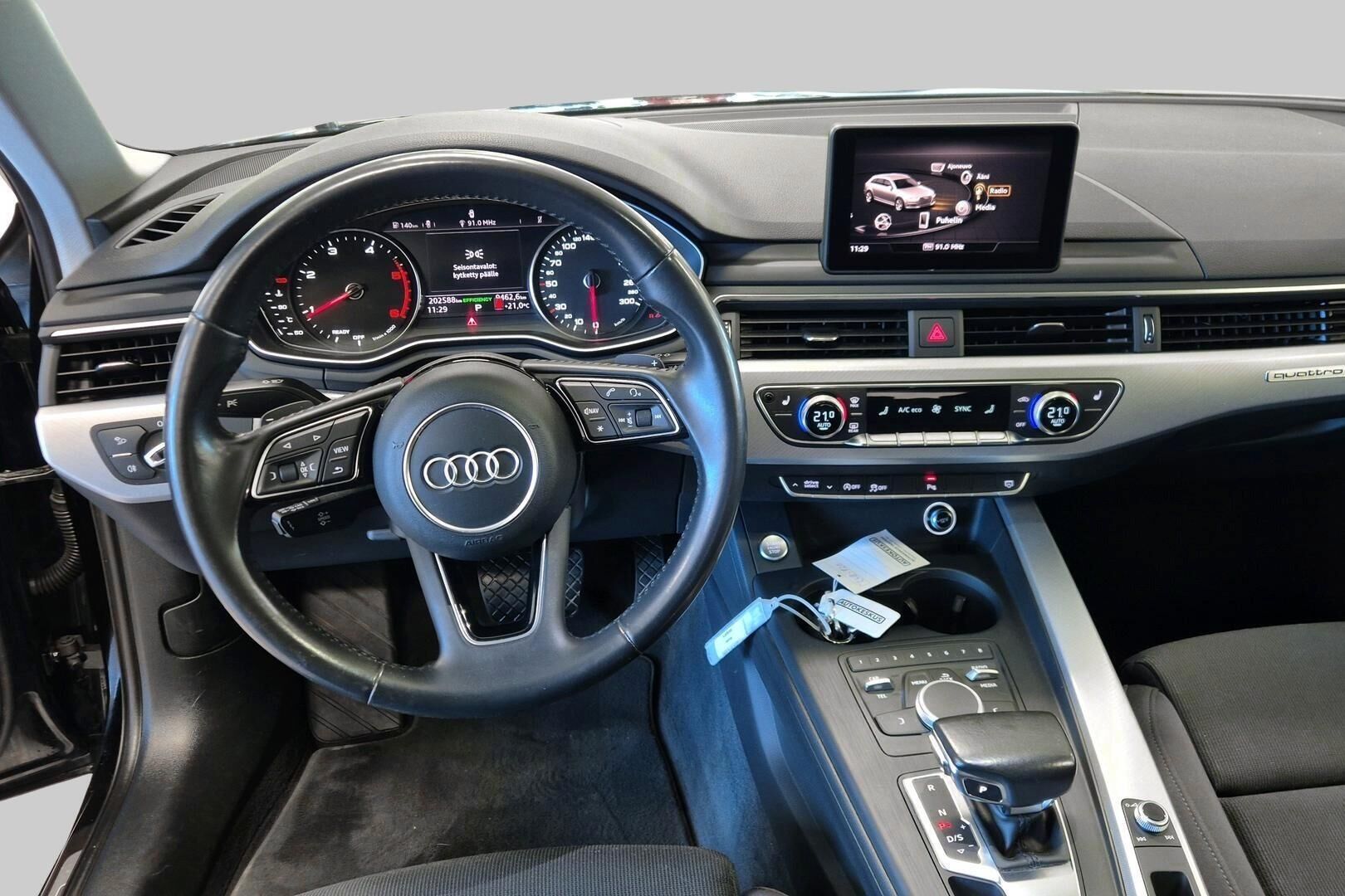Audi A4 iso kuva 10
