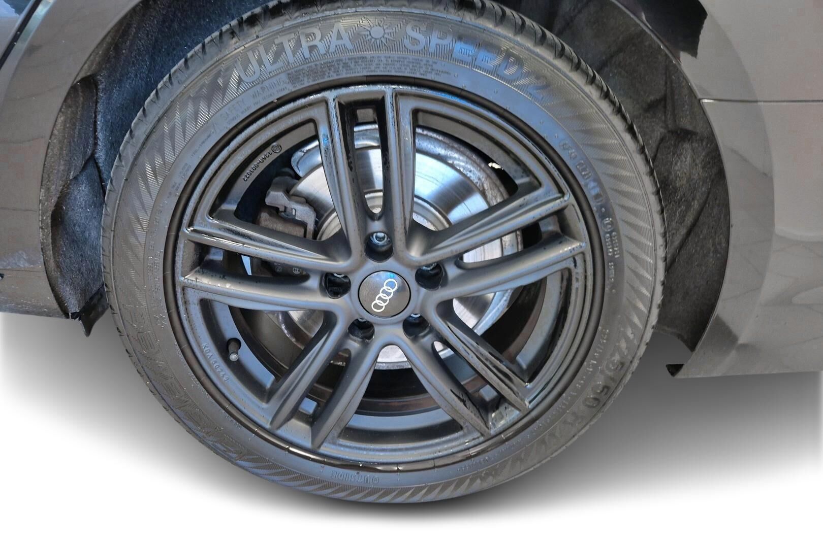Audi A4 iso kuva 24