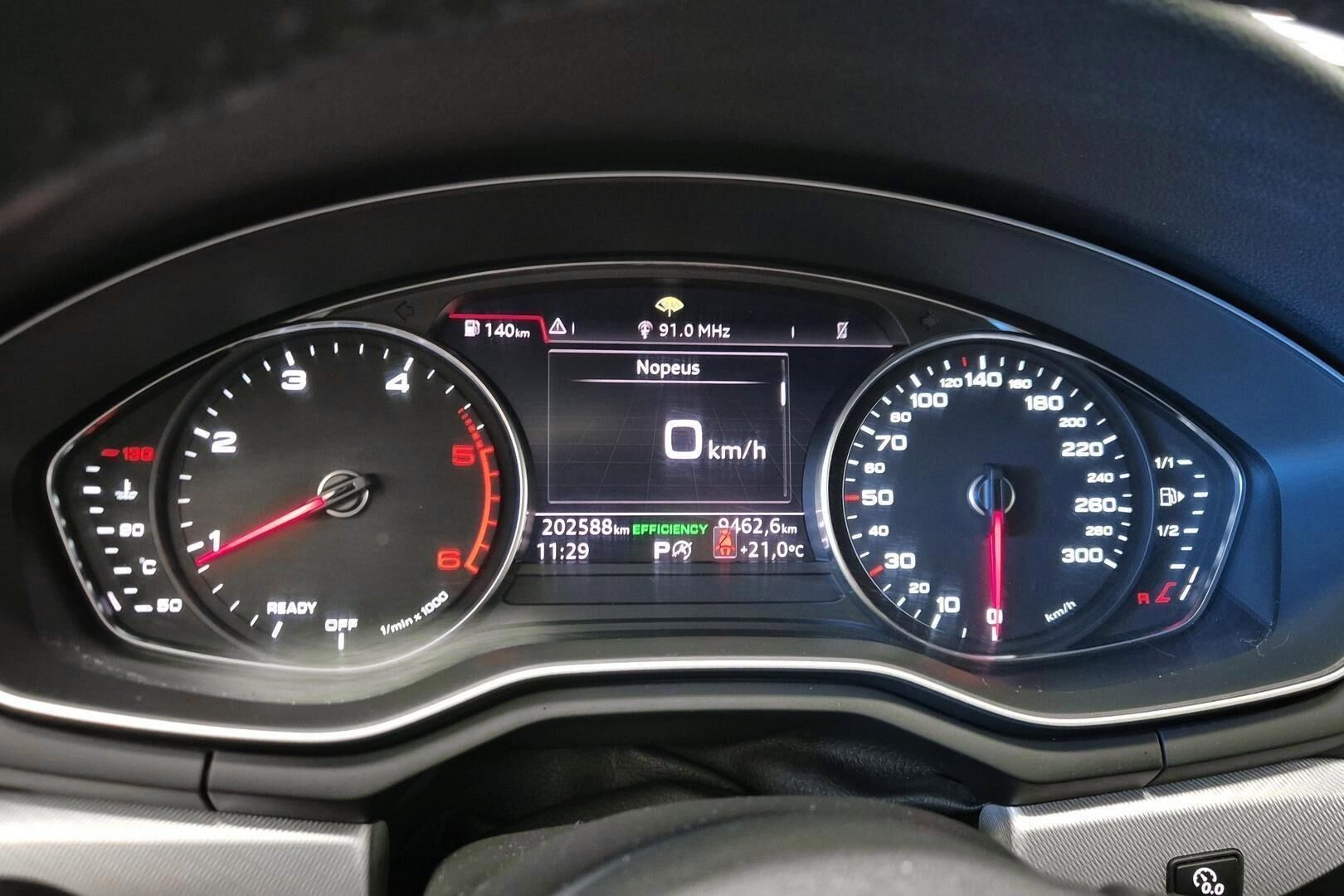 Audi A4 iso kuva 11