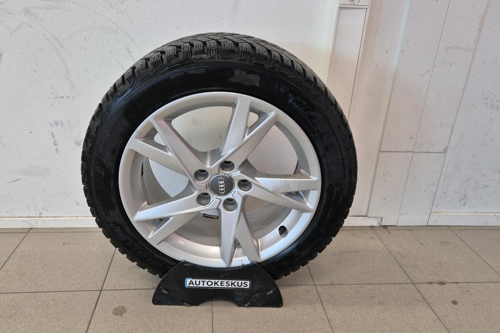 Audi A4 iso kuva 19