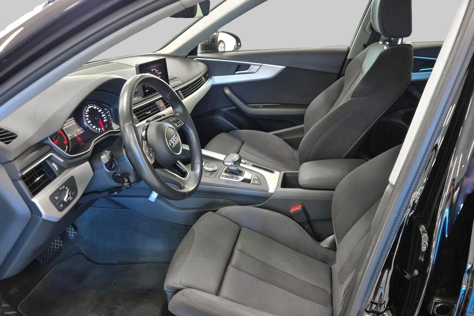 Audi A4 iso kuva 8