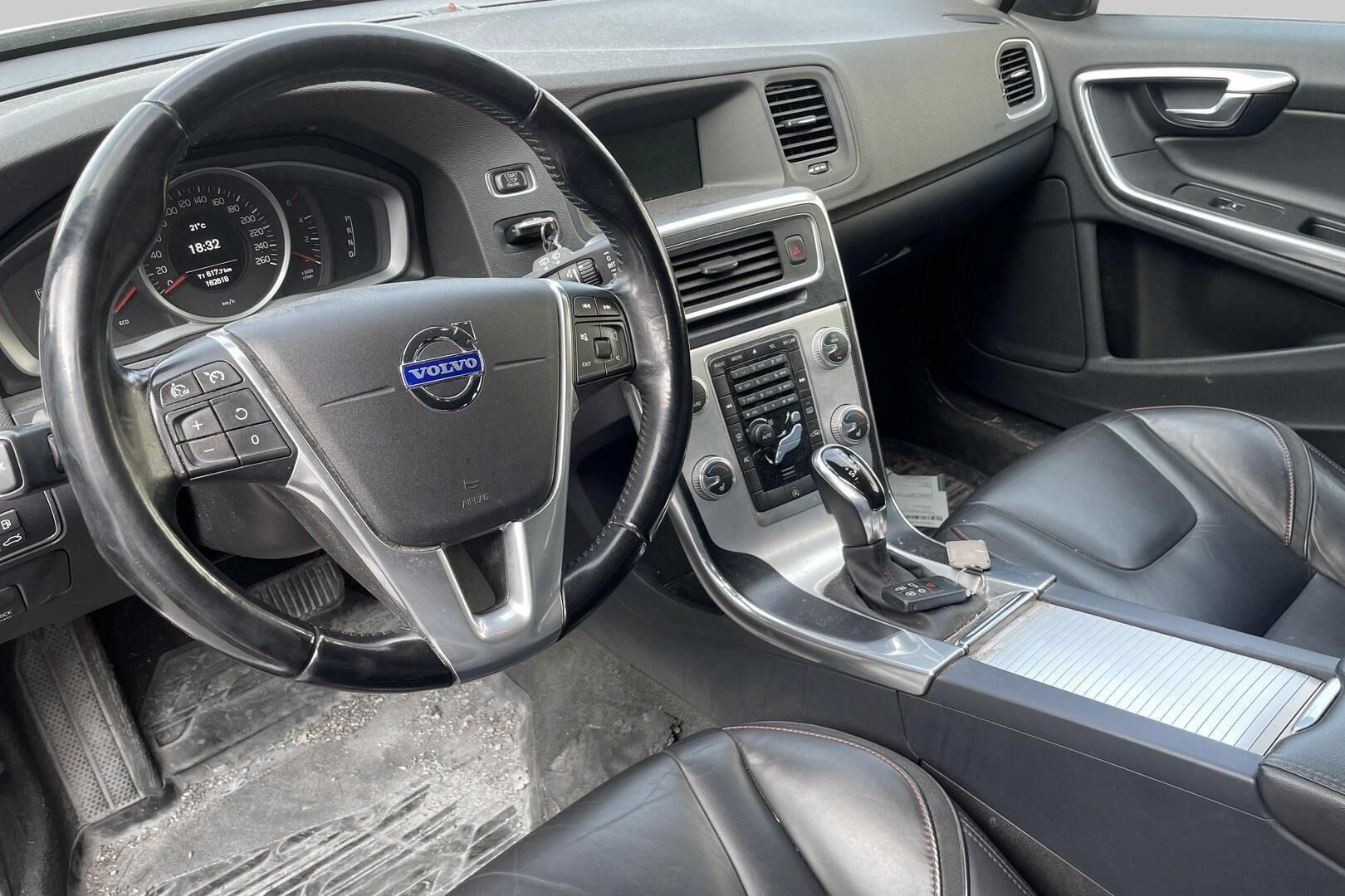 Volvo V60 iso kuva 1