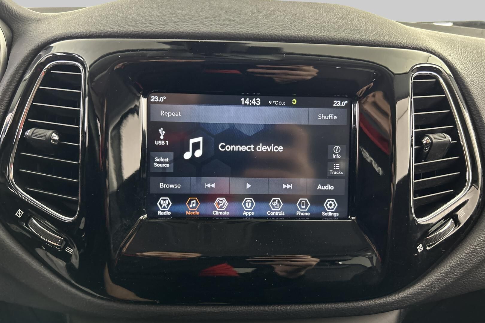 Jeep Compass iso kuva 17