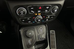 Jeep Compass esikatselu 23