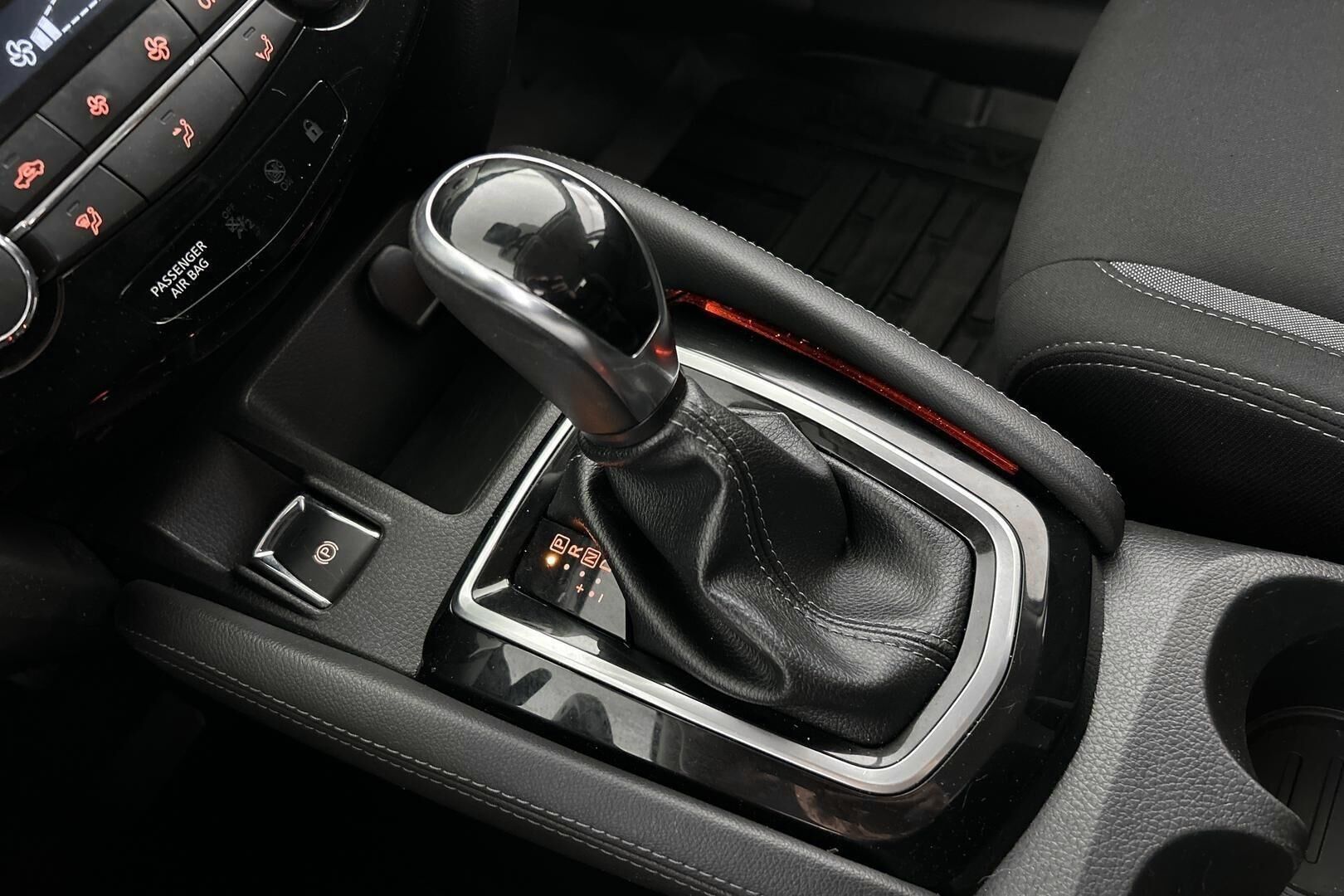 Nissan Qashqai iso kuva 16