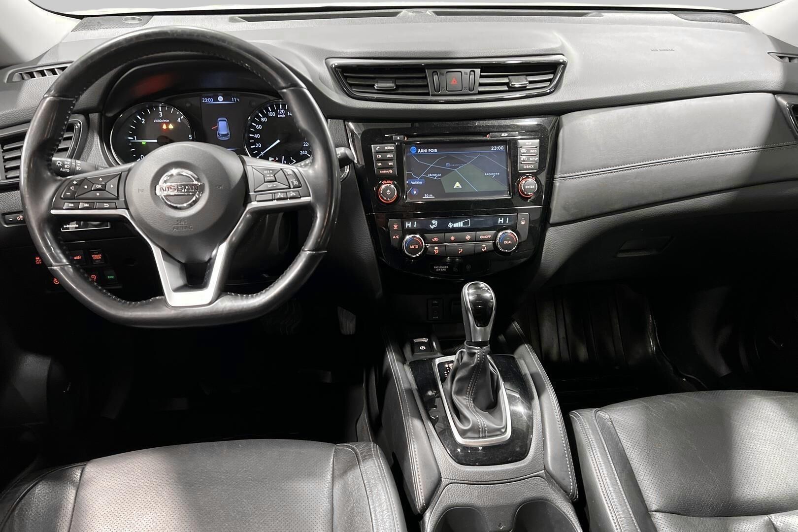 Nissan X-Trail iso kuva 9